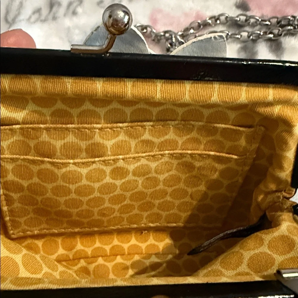 Brighton Sunny Days white daisy coin purse/evening bag EUC with detachable chain - Picture 6 of 16